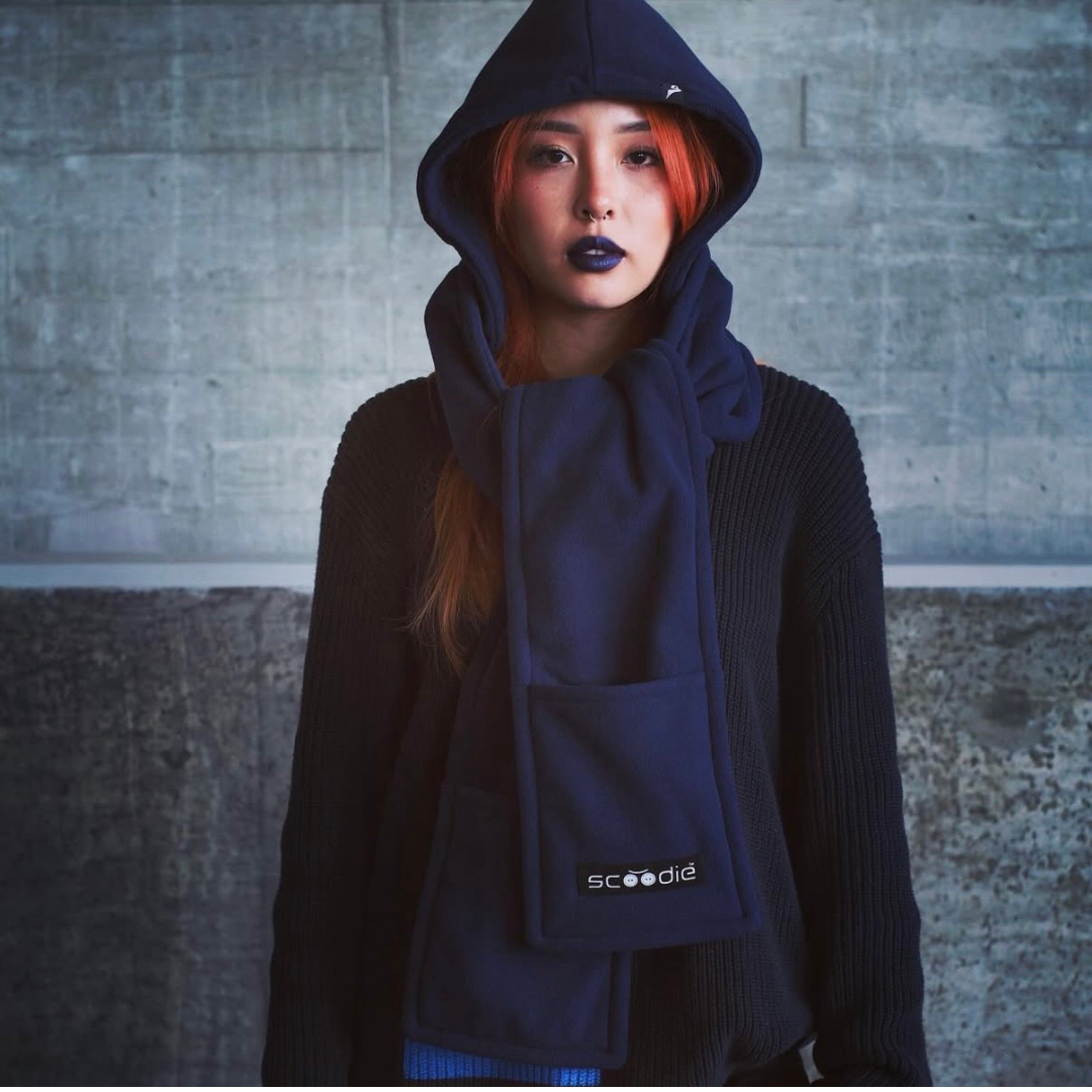 Écharpe à Capuche Amovible en Polaire – Scoodie 2-en-1